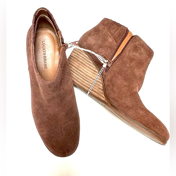 Lucky Brand Zorla Leather Wedged Zip Ankle Booties size 8/39 NWT - Picture 2 of 13